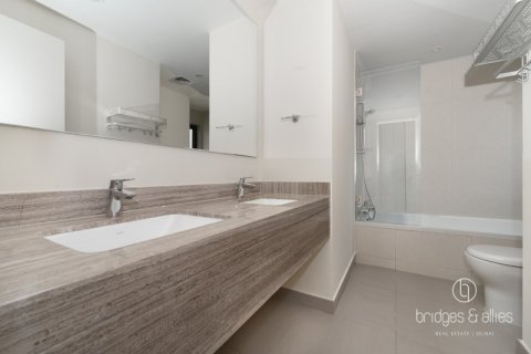 Снять в аренду виллу в Дубай Хилс Эстейт, Дубай: 3 спальни, 270.9м², № 77148 - фото 21