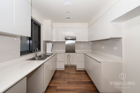 Снять в аренду виллу в Дубай Хилс Эстейт, Дубай: 3 спальни, 270.9м², № 77148 - фото 4