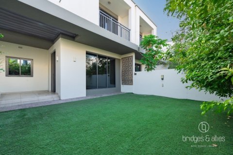 Снять в аренду виллу в Дубай Хилс Эстейт, Дубай: 3 спальни, 270.9м², № 77148 - фото 10