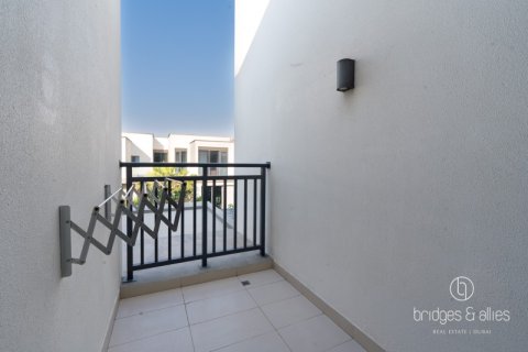 Снять в аренду виллу в Дубай Хилс Эстейт, Дубай: 3 спальни, 270.9м², № 77148 - фото 20