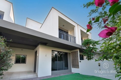 Снять в аренду виллу в Дубай Хилс Эстейт, Дубай: 3 спальни, 270.9м², № 77148 - фото 8