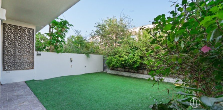 Вилла в Дубай Хилс Эстейт, Дубай, 3 спальни, 270.9м², № 77148