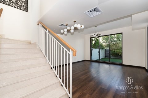 Снять в аренду виллу в Дубай Хилс Эстейт, Дубай: 3 спальни, 270.9м², № 77149 - фото 7