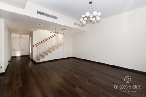 Снять в аренду виллу в Дубай Хилс Эстейт, Дубай: 3 спальни, 270.9м², № 77149 - фото 3