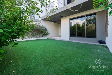 Снять в аренду виллу в Дубай Хилс Эстейт, Дубай: 3 спальни, 270.9м², № 77149 - фото 11