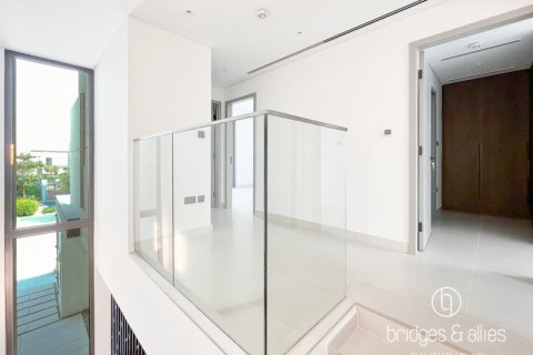 Снять в аренду виллу в Дубае: 3 спальни, 140.5м², № 77147 - фото 6