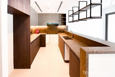 Снять в аренду виллу в Дубае: 3 спальни, 140.5м², № 77147 - фото 4