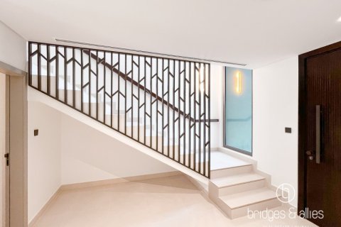 Снять в аренду виллу в Дубае: 3 спальни, 140.5м², № 77147 - фото 5