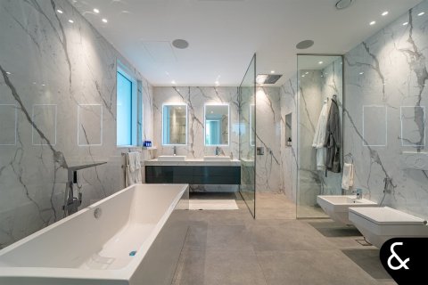 Villa in Jumeirah Golf Estates, Dubai 6 bedrooms, 764 sq.m. № 75702 - photo 13