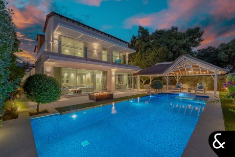 Villa in Jumeirah Golf Estates, Dubai 6 bedrooms, 764 sq.m. № 75702 - photo 1