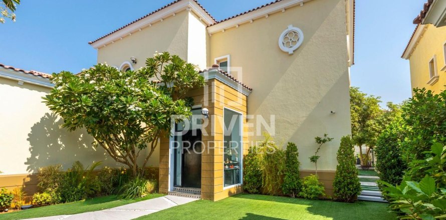 Вилла в Jumeirah Park, Дубай, 4 спальни, 510м², № 64882