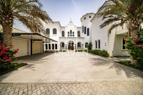 Villa in Palm Jumeirah, Dubai 6 bedrooms, 910 sq.m. № 64880 - photo 2