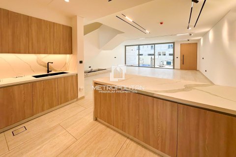 Townhouse in Jumeirah Village Circle, Dubai 4 bedrooms, 325 sq.m. № 15910 - photo 1