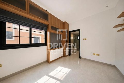 Villa in The Villa, Dubai 5 bedrooms, 726.69 sq.m. № 136589 - photo 13