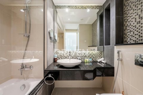 Apartment in Damac Maison The Distinction, Downtown Dubai (Downtown Burj Dubai), Dubai 3 bedrooms, 164.44 sq.m. № 136582 - photo 18