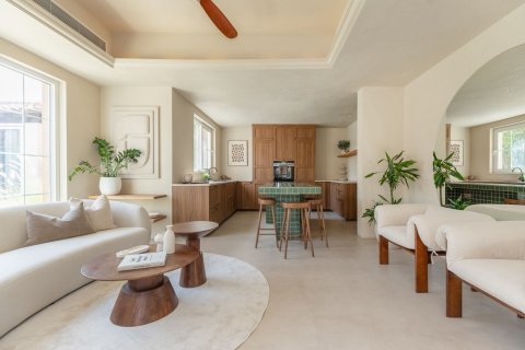 Villa in Dubai 5 bedrooms, 376 sq.m. № 96850 - photo 2