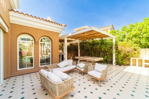 Villa in Dubai 5 bedrooms, 376 sq.m. № 96850 - photo 24