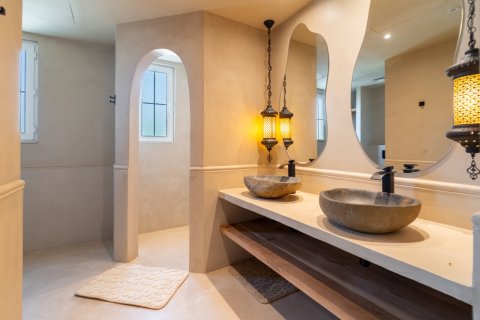 Villa in Dubai 5 bedrooms, 376 sq.m. № 96850 - photo 13