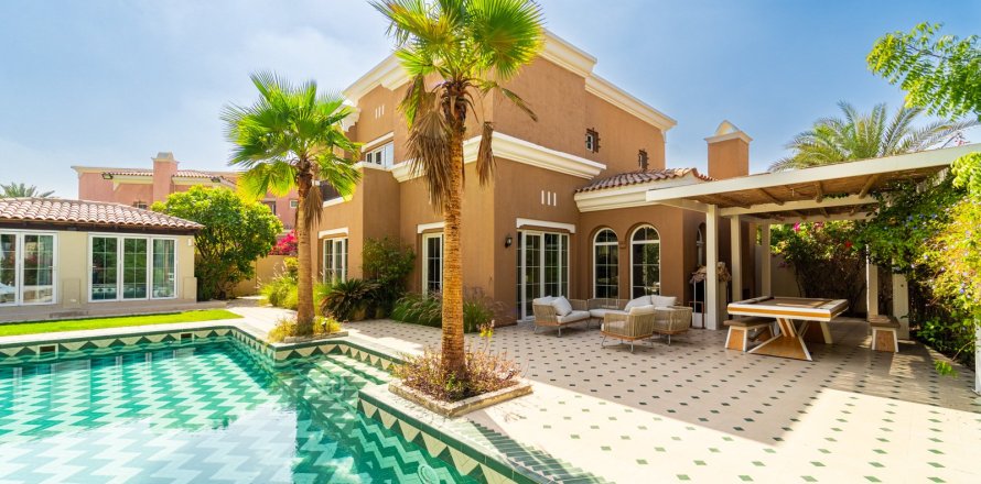 Villa in Dubai 5 bedrooms, 376 sq.m. № 96850