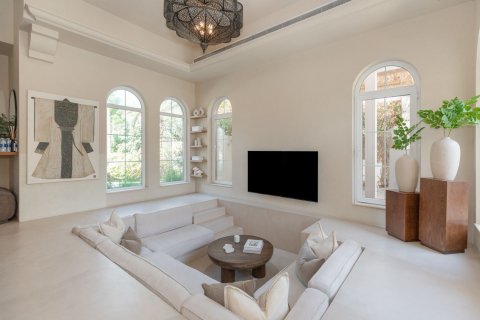 Villa in Dubai 5 bedrooms, 376 sq.m. № 96850 - photo 7