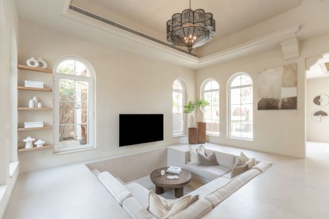 Villa in Dubai 5 bedrooms, 376 sq.m. № 96850 - photo 5