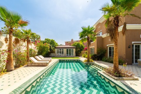 Villa in Dubai 5 bedrooms, 376 sq.m. № 96850 - photo 23