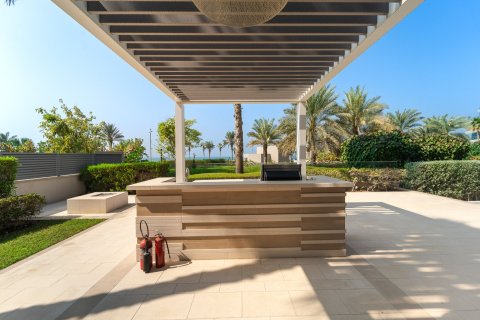 Apartment in Palm Jumeirah, Dubai 3 bedrooms, 896 sq.m. № 96858 - photo 20