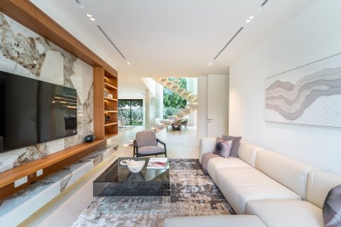 Villa in Jumeirah Islands, Dubai 5 bedrooms, 547 sq.m. № 100344 - photo 14