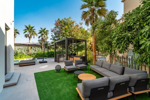 Villa in Jumeirah Islands, Dubai 5 bedrooms, 547 sq.m. № 100344 - photo 9