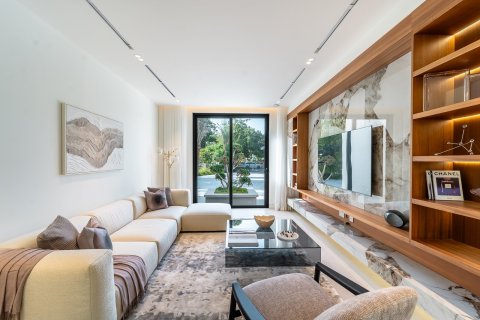 Villa in Jumeirah Islands, Dubai 5 bedrooms, 547 sq.m. № 100344 - photo 13