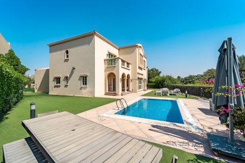 Вилла в Jumeirah Islands, Дубай, 4 спальни, 488м², № 100345