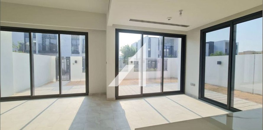 Villa en Dubai Land, Dubai, 4 dormitorios, 230 m², № 50486