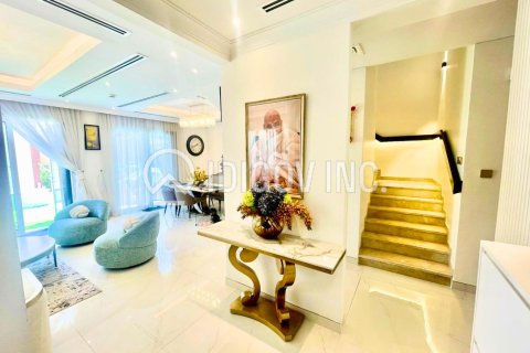 Villa in Al Barsha, Dubai 3 bedrooms, 228 sq.m. № 38578 - photo 1