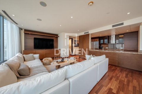 Apartment in Downtown Dubai (Downtown Burj Dubai), Dubai 3 bedrooms, 216.74 sq.m. № 138291 - photo 4