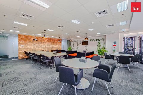 Купить коммерческую недвижимость в Дубае: 1128.4м², № 13178 - фото 10
