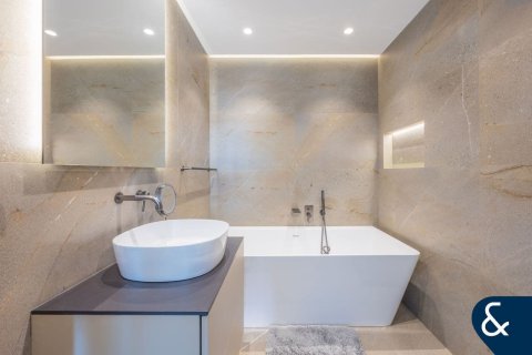 Apartment in Downtown Dubai (Downtown Burj Dubai), Dubai 2 bedrooms, 161 sq.m. № 76051 - photo 7