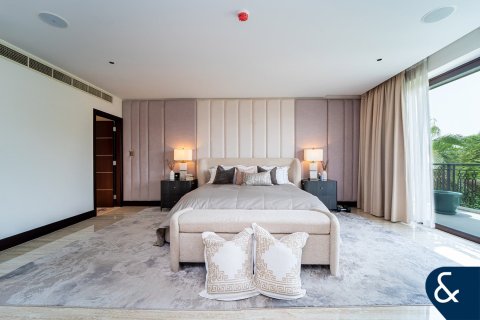 Villa in Jumeirah Golf Estates, Dubai 5 bedrooms, 574 sq.m. № 76043 - photo 16