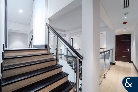 Villa in Jumeirah Golf Estates, Dubai 5 bedrooms, 574 sq.m. № 76043 - photo 15