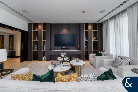 Villa in Jumeirah Golf Estates, Dubai 5 bedrooms, 574 sq.m. № 76043 - photo 8