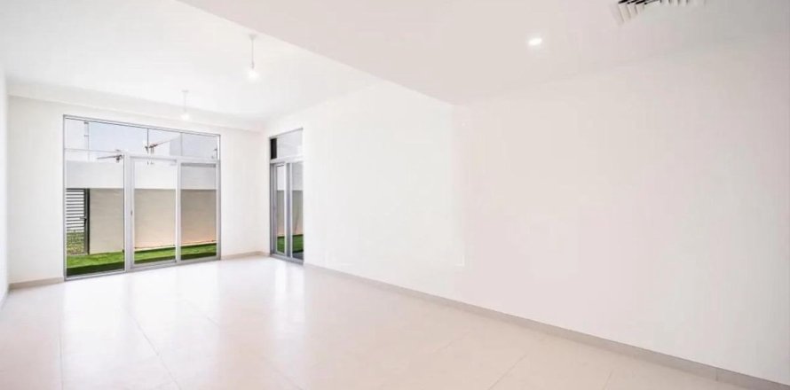 Вилла в Дубае, 3 спальни, 179.4м², № 110861