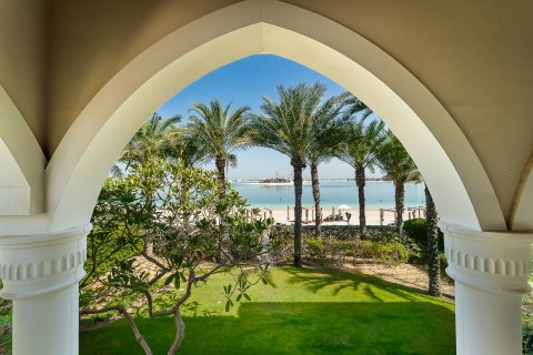 Villa en Palm Jumeirah, Dubai, 5 dormitorios, 412.7 m², № 7291 - foto 1