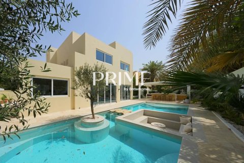 Villa en Arabian Ranches, Dubai, 5 dormitorios, 395 m², № 24346 - foto 1