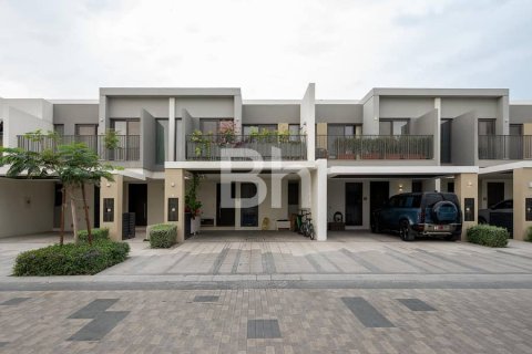 Townhouse in Tilal Al Ghaf, Dubai 3 bedrooms, 200 sq.m. № 24347 - photo 1