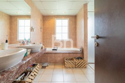 Villa in Jumeirah Village Triangle, Dubai 5 bedrooms, 358 sq.m. № 24345 - photo 6