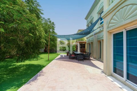Villa in Jumeirah Village Triangle, Dubai 5 bedrooms, 358 sq.m. № 24345 - photo 1