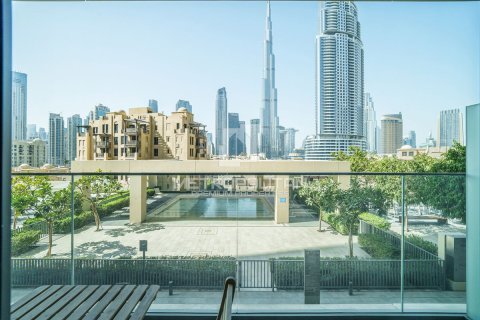 Купить квартиру в Burj Royale, Даунтаун Дубай (Даунтаун Бурдж Дубай), Дубай: 2 спальни, 100м², № 15175 - фото 1