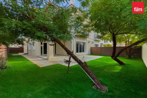 Купить виллу в Дубае: 4 спальни, 391м², № 89627 - фото 8