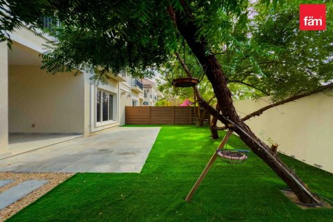 Купить виллу в Дубае: 4 спальни, 391м², № 89627 - фото 23