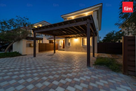 Купить виллу в Дубае: 4 спальни, 391м², № 89627 - фото 3