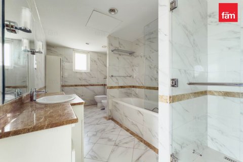 Купить виллу в Дубае: 4 спальни, 391м², № 89627 - фото 13